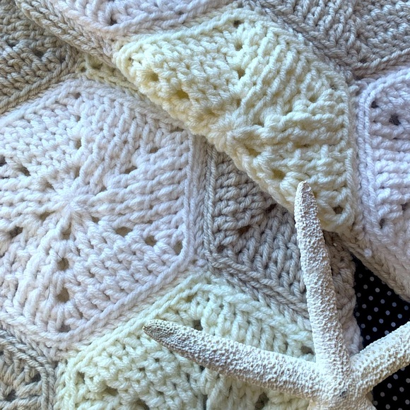Handcrafted Hexagon Baby Blanket - Picture 6 of 6